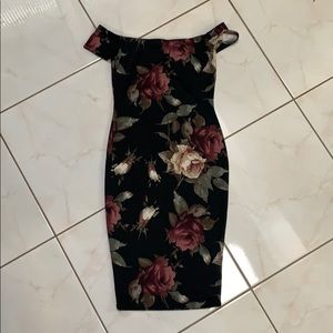 Guess off the shoulder body contouring dress